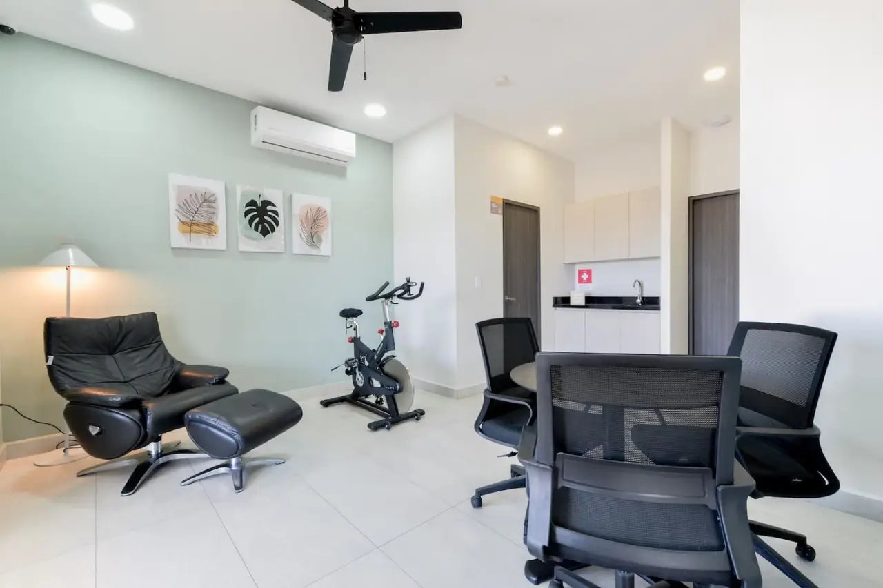 Privates Zimmer und eigenes Badezimmer in der Zona Tec Bild 11