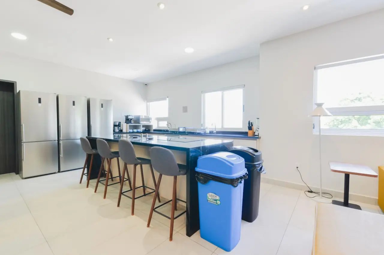 Privates Zimmer und eigenes Badezimmer in der Zona Tec Bild 17