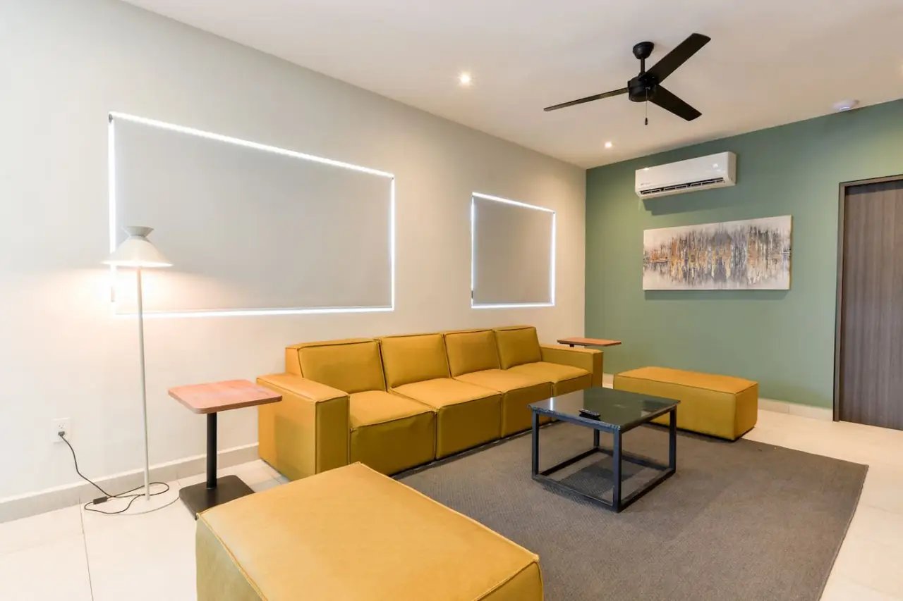 Privates Zimmer und eigenes Badezimmer in der Zona Tec Bild 18