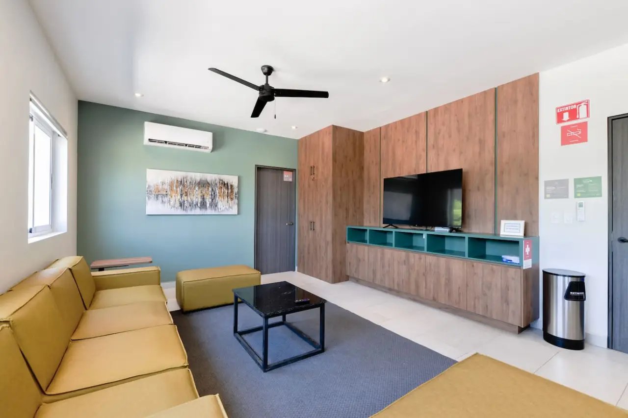 Privates Zimmer und eigenes Badezimmer in der Zona Tec Bild 33
