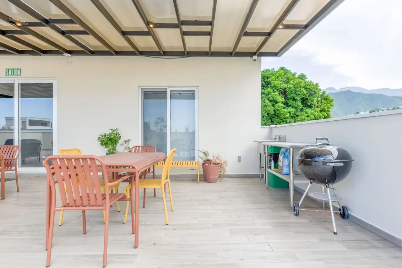 Privates Zimmer und eigenes Badezimmer in der Zona Tec Bild 38