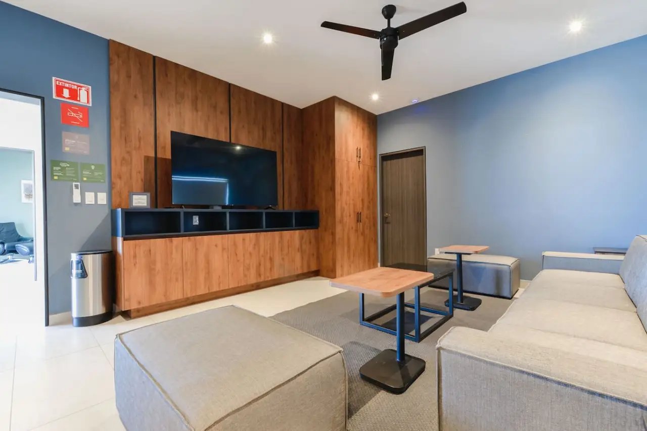 Privates Zimmer und eigenes Badezimmer in der Zona Tec Bild 56